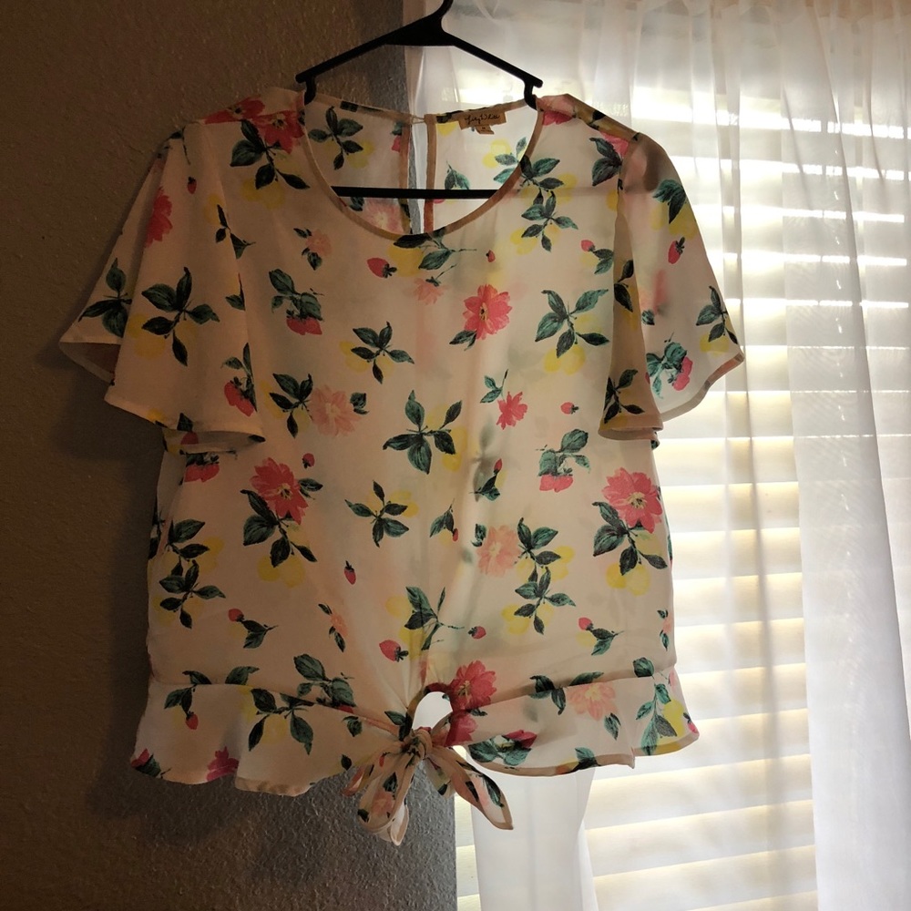 Adorable floral tie front blouse